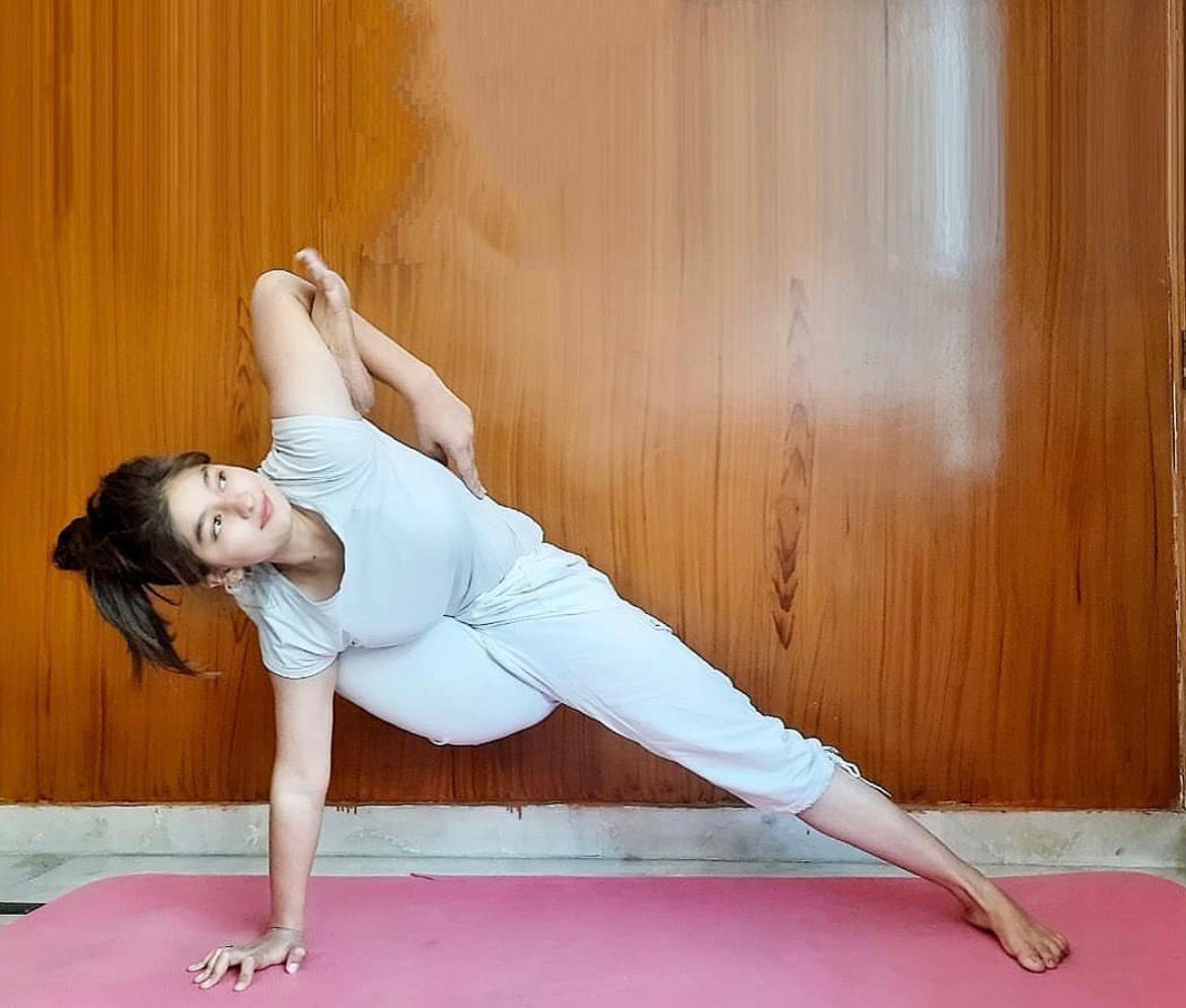 Bound side plank variation